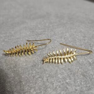 Boutique Gold-Tone Fern Leaf Drop Earrings ~ Gifting ~ Chic ~ Lightweight